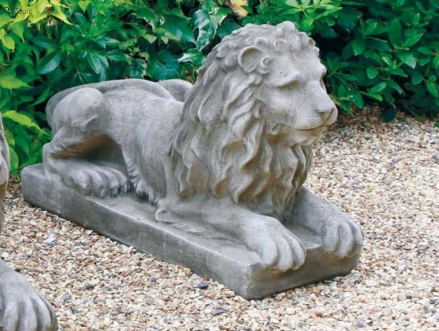 Löwe wachend rechts Löwe wachend rechts