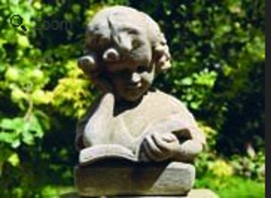 Mädchen lesend groß