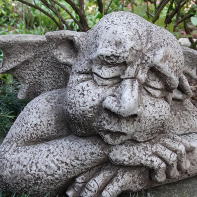 Gargoyle Sleepyhead - Gargoyle „SLEEPYHEAD“, © by Fiona Scott