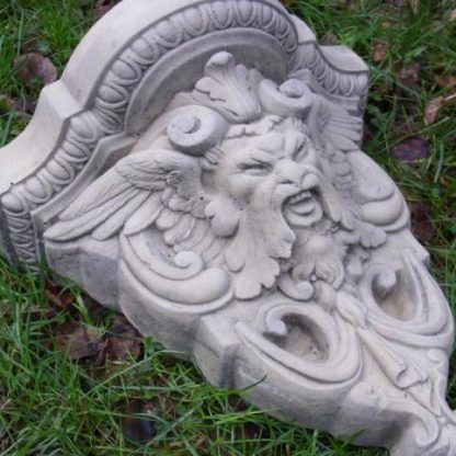 Wandkonsole Gothik mit Fabelwesen