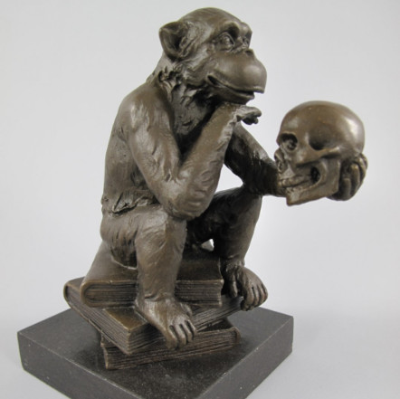 Bronze Figur Affe auf Büchern