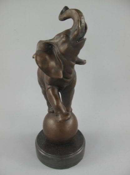 Bronze Figur Elefant auf Kugel2