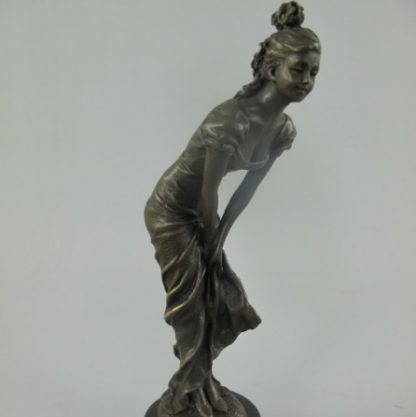 Bronze Figur "Frau - mit langem Kleid" 22x8cm