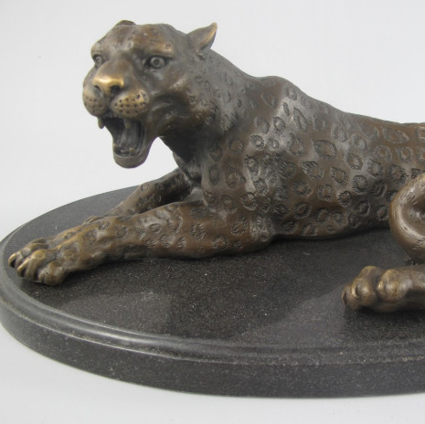 Bronze Figur Leopard liegend Bronze Figur Leopard liegend