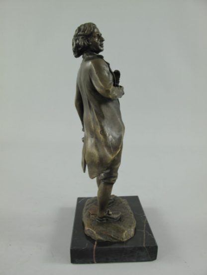 Bronze Figur Mozart stehend5 416x551 - Bronze Figur "Mann - Mozart stehend" 22x10x8cm