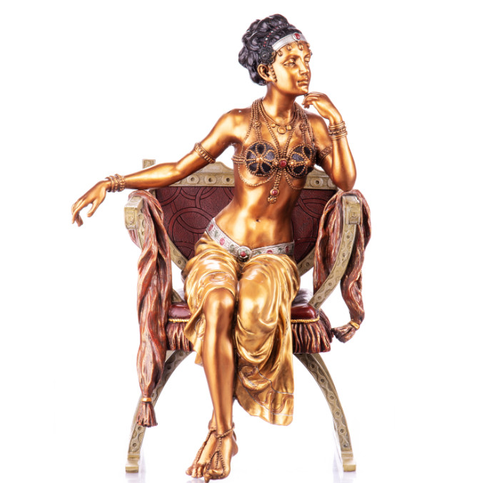 Farbige Art Deco Bronzefigur Tänzerin auf Sessel 47cm Farbige Art Deco Bronzefigur Tänzerin auf Sessel 47cm