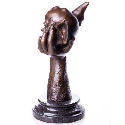 Farbige Bronzefigur Kobold auf Hand2