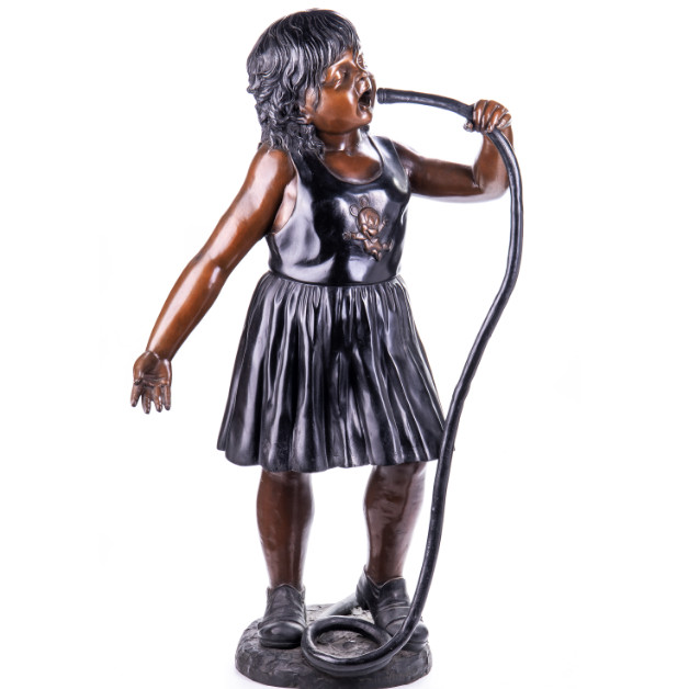 Bronze Figur Bronzebrunnen Mädchen mit Gartenschlauch 117cm - Bronze Figur "Bronzebrunnen Mädchen mit Gartenschlauch" 117cm