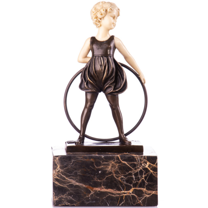 Jugendstil Bronzefigur mit Polyresinapplikationen Mädchen mit Reifen Jugendstil Bronzefigur mit Polyresinapplikationen Mädchen mit Reifen