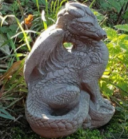 Drache Rex sitzend2