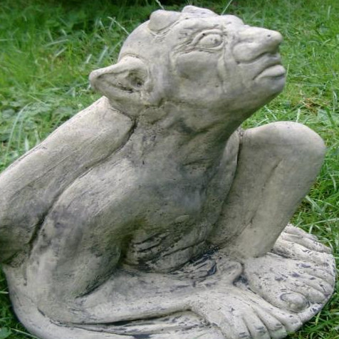Gargoyle Drain mit Kanaldeckel Gargoyle Drain mit Kanaldeckel