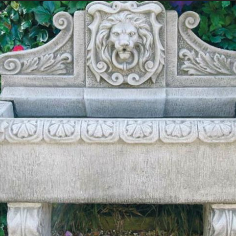 Brunnen mit Löwenkopf - Brunnen mit Löwenkopf und Wandplatte