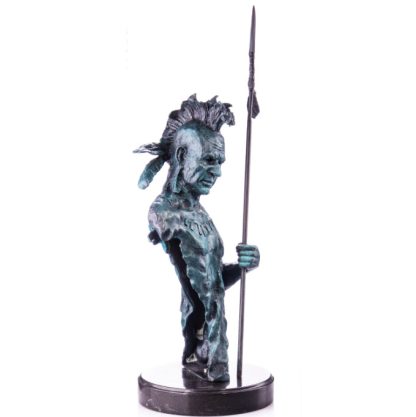 Moderne Bronze Figur Indianer mit Speer mit grüner Patina 61cm2