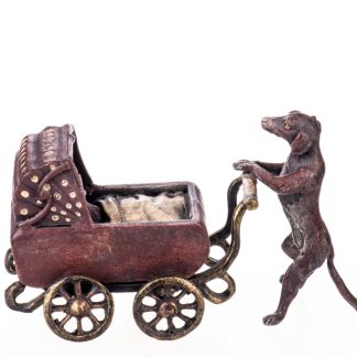 Farbige Bronzefigur Hund mit Kinderwagen Wiener Art 8x14x7cm