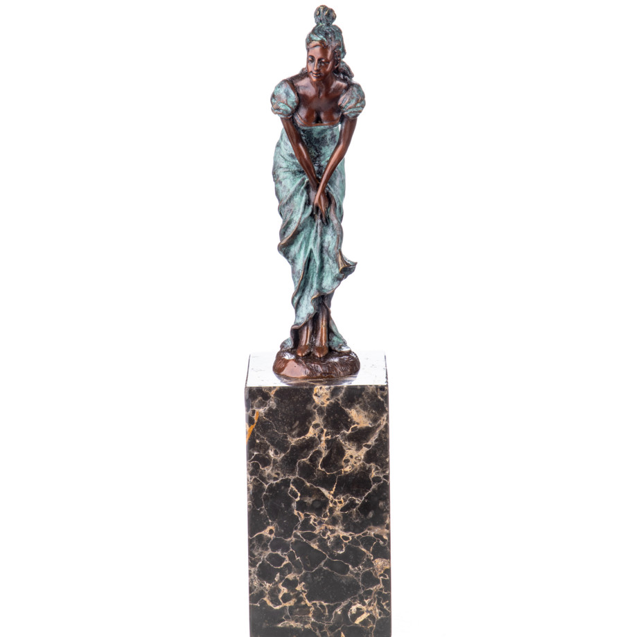 Grün Patinierte Bronzefigur Frau mit Rock 32x7x7cm Grün Patinierte Bronzefigur Frau mit Rock 32x7x7cm