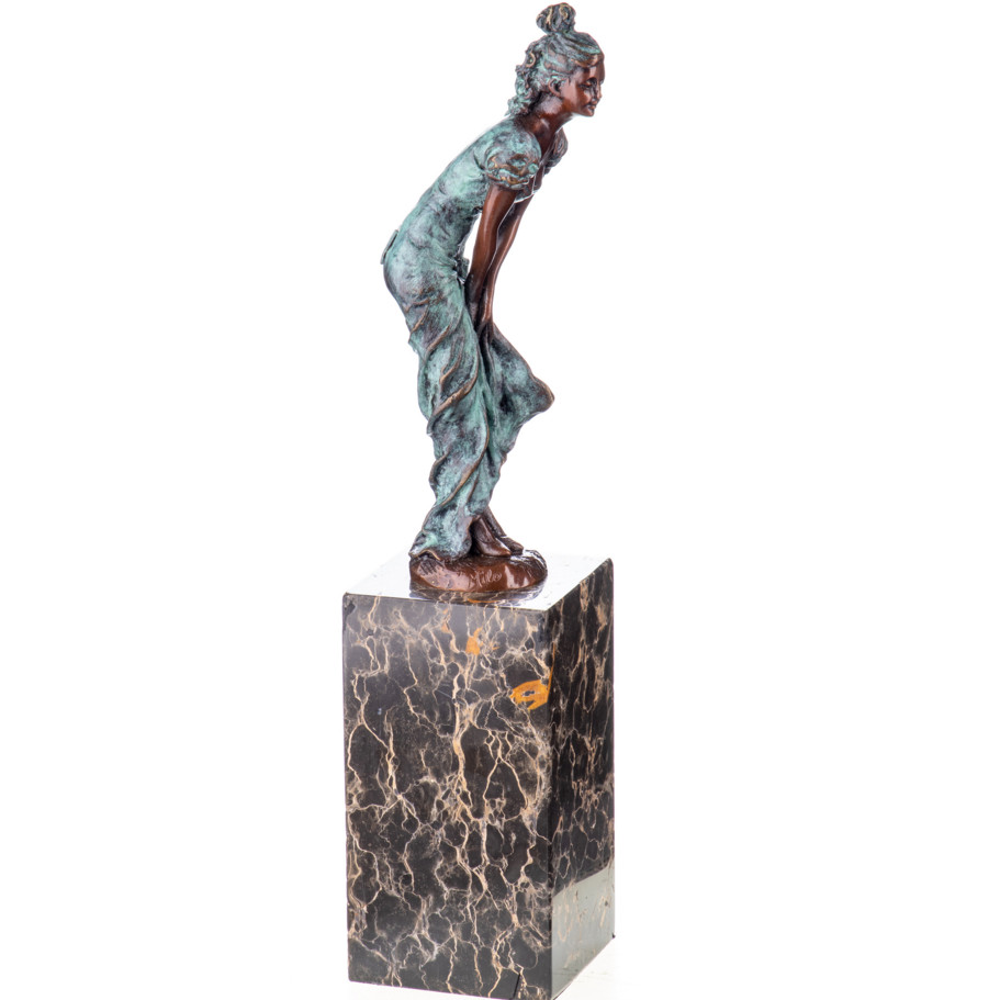 Grün Patinierte Bronzefigur Frau mit Rock 32x7x7cm2 Grün Patinierte Bronzefigur Frau mit Rock 32x7x7cm2