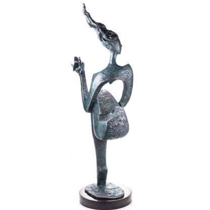 Moderne Bronzefigur Frau mit Vogel Grün Patiniert 168x60x45cm2