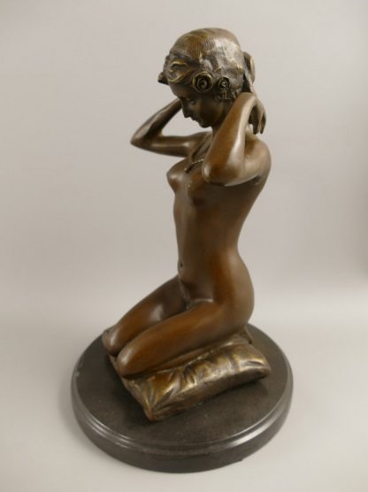 Erotische Bronze Figur "Frau auf Kissen" 27x19x19cm – Bild 5