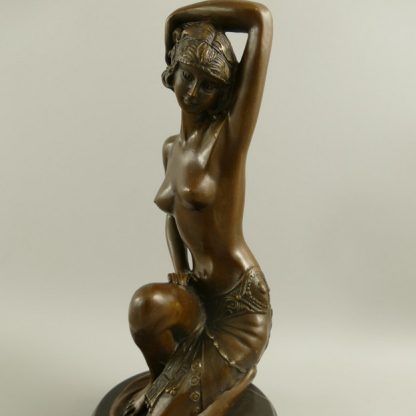 Erotische Bronze Figur Frau kniend 32x16x15cm
