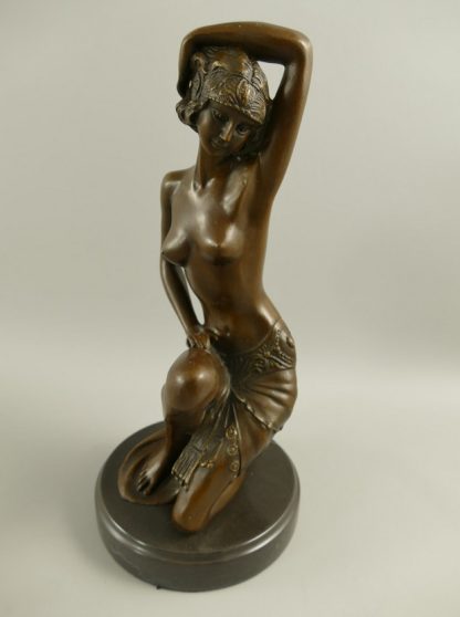 Erotische Bronze Figur "Frau kniend" 32x16x15cm – Bild 3