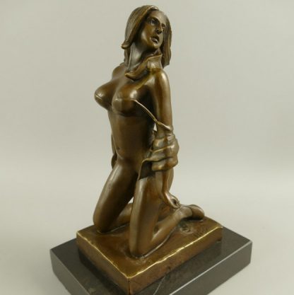 Erotische Bronze Figur Weiblicher Akt gefesselt 25x13x17cm