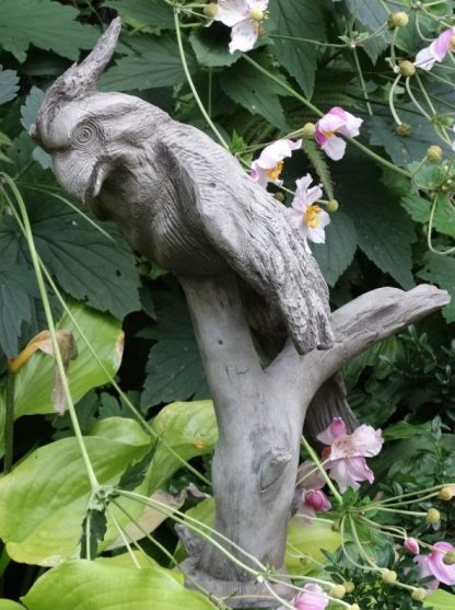 Wesen der Lüfte Papagei dunkler Steinguss 46x20x34cm2