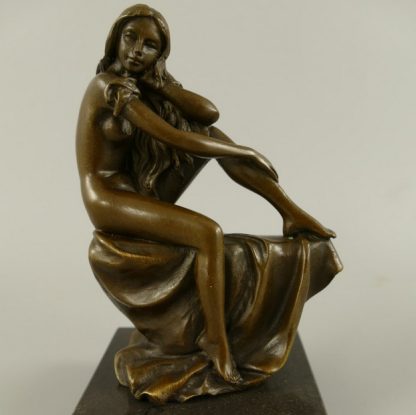 Bronze Figur Hockende Frau 13x7x8cm