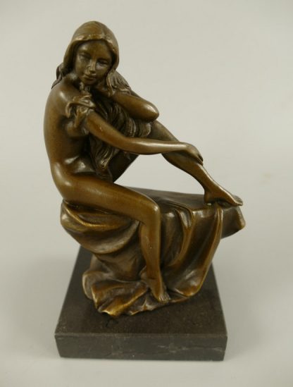 Bronze Figur Hockende Frau 13x7x8cm2